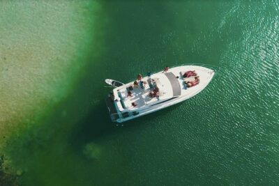3 Hour Xpu-Ha - 47' Azimut, Tulum, Playa del Carmen, Riviera Maya - What You Get On Board: Drinks, Bluetooth, Karaoke