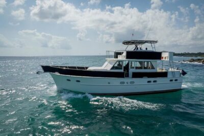 3 Hours - 53' Hatteras - Tulum, Playa Del Carmen, Riviera Maya - Stepping aboard at H2OH Sun Cruises: deck, interior, and the music factor