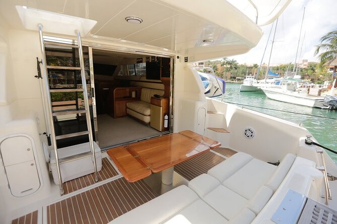 4 Hour - 47' Azimut, Tulum, Playa del Carmen, Riviera Maya - Karaoke, Bluetooth, and Spotify: why the vibe feels custom