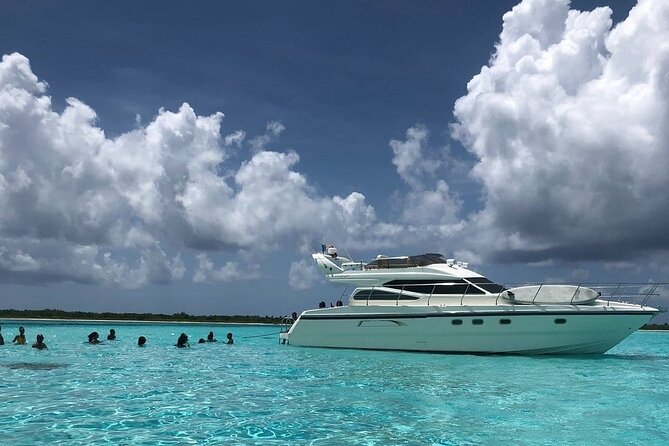 4 Hour - 47' Azimut, Tulum, Playa del Carmen, Riviera Maya - Your group stays together: private charter dynamics (and limits)