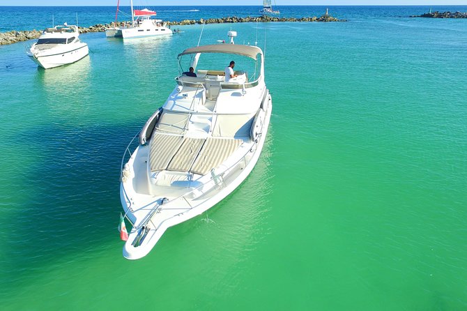 4 Hour - 51' Sea Ray, Tulum, Playa del Carmen, Riviera Maya - Food and drinks: the bar is part of the plan, not a perk