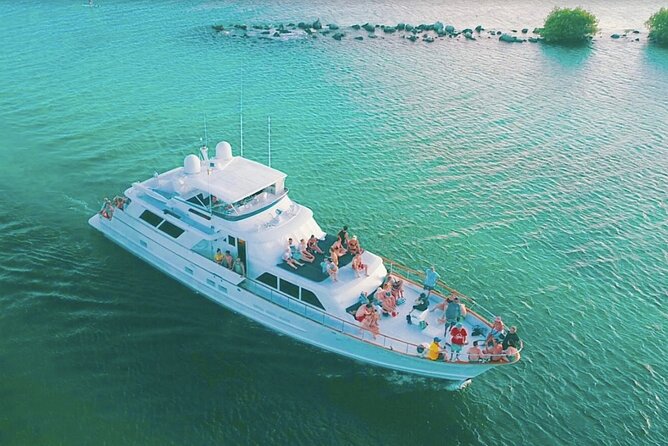 4 Hour - 80' Burger, Tulum, Playa del Carmen, Riviera Maya - Entering the yacht day: what this experience is really like