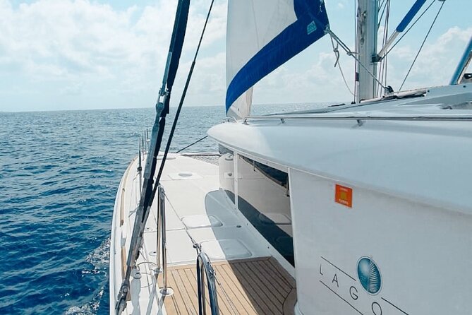 4 Hours Exclusive 45' Lagoon Catamaran Experience - La Bocana Cove and Sandabar: the party-style option