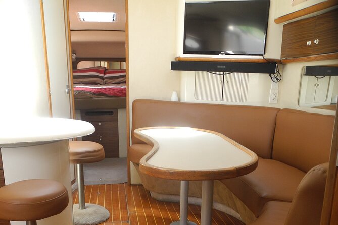 4 hours - Private 48ft Yacht all inclusive in Tulum and Playa del Carmen - Lunch and drinks: why the timing feels right