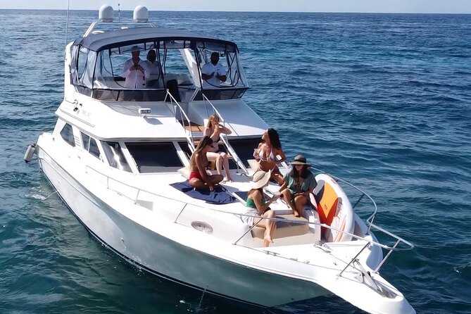 4 hours snorkel & beach tour - Private Yacht 47 ft - The Food and Open Bar Are Part of the Plan