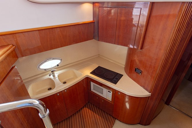 4H 42' Azimut Yacht All-Inclusive from Tulum & Playa del Carmen. - Fishing option and the onboard food plan