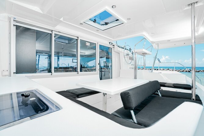 4H Lux 40' Catamaran All-Inclusive in Tulum and Playa del Carmen. - Lunch and drinks on board: why the timing feels better than you think