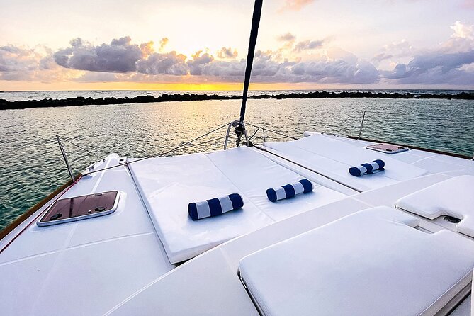 4H Private 38'Catamaran All-Inclusive in Tulum & Playa del Carmen - Time on board: seating, restroom, and what to wear in the sun