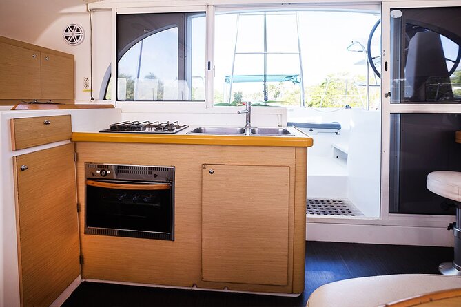 8H 38' Catamaran All-Incl. to Cozumel in Tulum & Playa del Carmen - Food and drinks: unlimited bar, snacks on demand, and ceviche you’ll remember