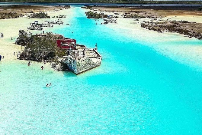 Bacalar Lagoon of 7 Colors from Playa del Carmen and Tulum - The long boat tour on Lago Bacalar: cenote, pirate channel, stromatolites