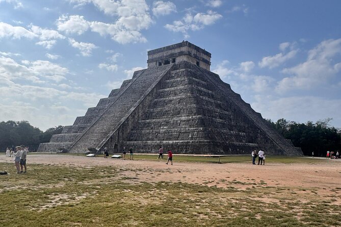 Chichén Itzá+Cenote+Food VIP: Your Exclusive, Private Journey - Chichén Itzá with a Certified Guide: More Than the Main Pyramid