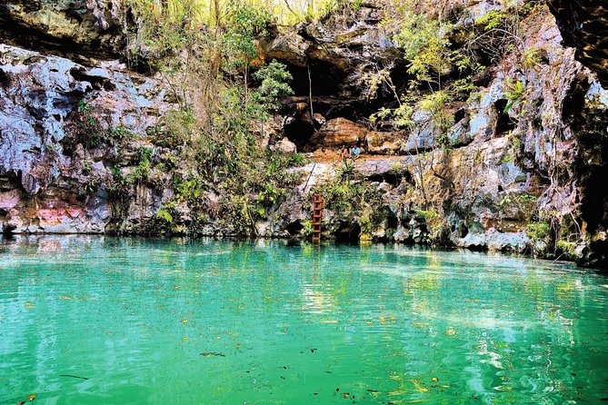 Choose your experience to live in Los 7 Cenotes San Gerónimo - The bike ride (about 1.2 km): the “warm up” you’ll actually appreciate
