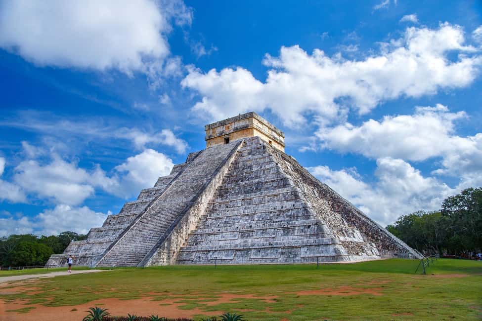 Playa del Carmen: Chichen Itza Early Tour with Expert Guide - The largest ball court in Mesoamerica: picture the game