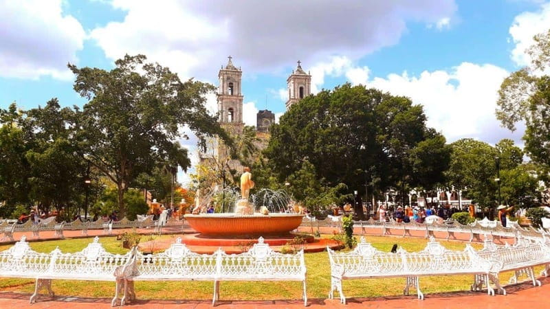 Playa del Carmen: Chichen Itza, Valladolid, Cenote & Buffet - The Great Ball Court and the pyramid: what you should look for
