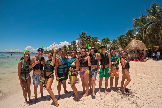 "Private snorkeling with turtles in Akumal + Photos included" - Before the water: equipment, lockers, and a quick guide intro
