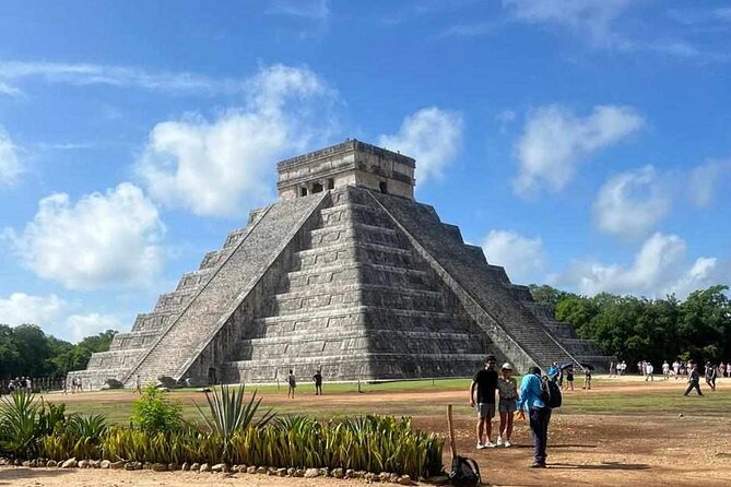 Private Tour: Chichen Itza, Cenote Oxman and Lunch in Valladolid - Valladolid lunch and Pueblo Mágico streets: where you recharge
