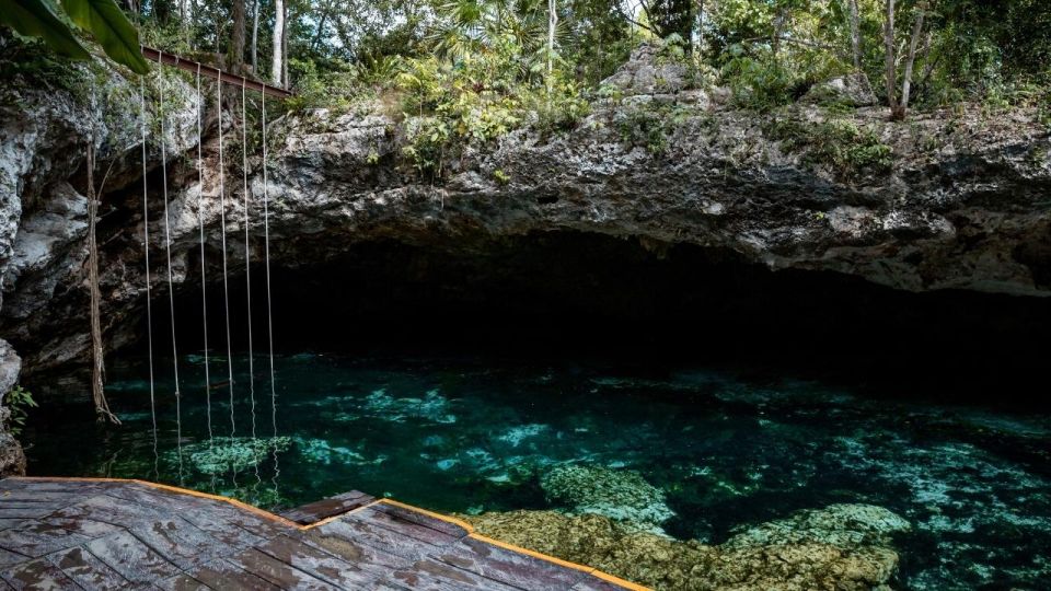Riviera Maya: Tulum Ruins and 2 Cenotes Half-Day Tour - Temple of the Frescoes and the God of the Wind: The Details Worth Chasing