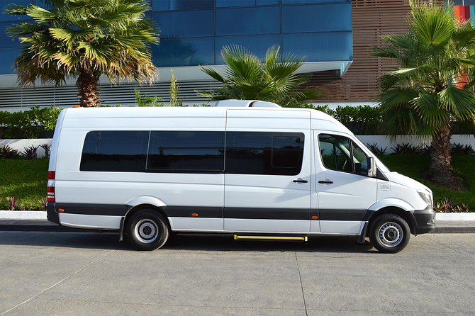 Shared Transportation, International Airport to Playa Del Carmen Hotels - The ride itself: what a shared minivan feels like