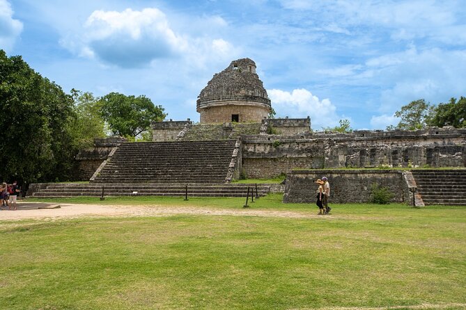 Small Group with early access to Chichen Itza, Ekbalam and Cenote - Your guide team: what the best moments tend to look like