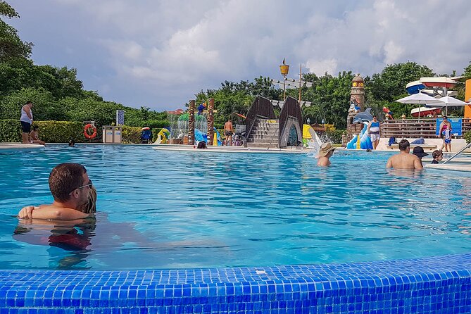 Tour to Cozumel by Catamaran with Snorkeling and Buffet Lunch - San Miguel de Cozumel: spray-paint souvenirs and an easy stroll